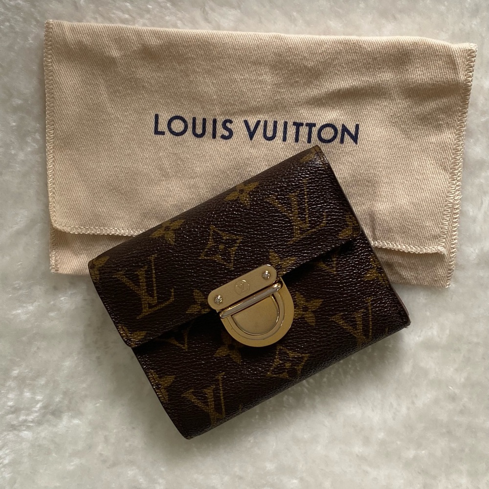 Authentic Louis Vuitton medium compact wallet
